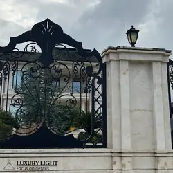 چراغ حیاطی سردری پلاستیکی کارن