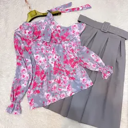 شومیز سرشانه با طرح گلدار سرخابی