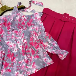 شومیز سرشانه با طرح گلدار سرخابی