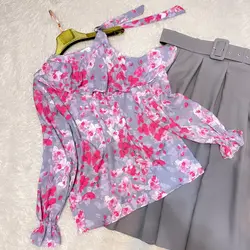 شومیز سرشانه با طرح گلدار سرخابی