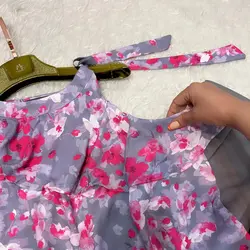 شومیز سرشانه با طرح گلدار سرخابی