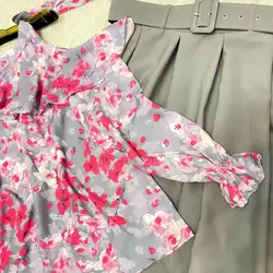 شومیز سرشانه با طرح گلدار سرخابی