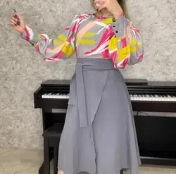 شومیز آستین سه دکمه طرح قلمو نقاشی طوسی