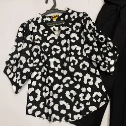 شومیز یقه کارتیه طرح ابر سفید