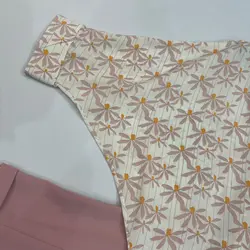 شومیز سرشانه واشری طرح سنجاقکی صورتی