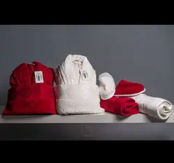 ست حوله دو نفره کلارا سفید و قرمز