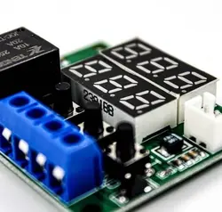 ماژول ترموستات دیجیتال XH-W1219 دارای نمایشگر و کلیدهای کنترل دما