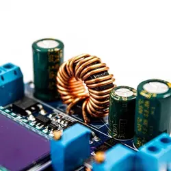 ماژول رگولاتور DC به DC کاهنده / افزاینده 4 آمپر با قابلیت نمایش و تنظیم ولتاژ و جریان خروجی