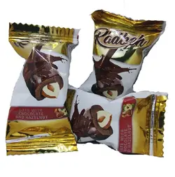 خرمای شکلاتی با مغز فندوق رادبه