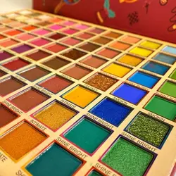 پالت سایه ۹۶ رنگ YACHAN beauty طرح کریسمس