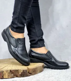 فروش فوق العاده کفش طبی مردانه چرم طبیعی تبریز مدل ساده برای اقایون شیک پسند مشکی