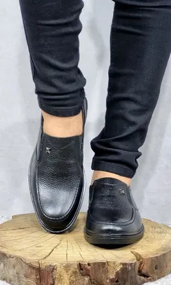 فروش فوق العاده کفش طبی مردانه چرم طبیعی تبریز مدل ساده برای اقایون شیک پسند مشکی