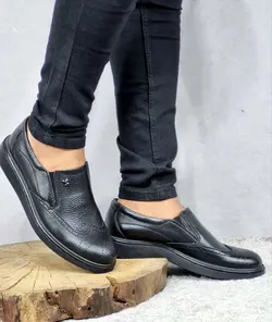 فروش فوق العاده کفش طبی مردانه چرم طبیعی تبریز مدل ساده برای اقایون شیک پسند مشکی