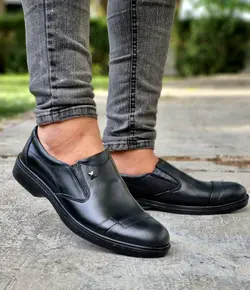 تخفیف فوق العاده کفش طبی مردانه چرم طبیعی تبریز مدل تک خطی شیک و پرفروش مشکی
