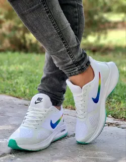 حراج ویژه کفش کتونی اسپرت مردانه وپسرانه مدل نایک فوق العاده جذاب ومنحصربفردرنگ سفیدنایک رنگین کمانی