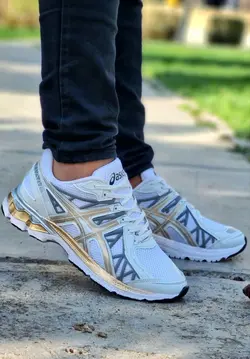 حراج ویژه کفش کتونی اسپرت مردانه پسرانه مدل اسیکس مناسب برای اقایون خوش سلیقه رنگ سفید طلایی