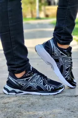 حراج ویژه کفش کتونی اسپرت مردانه و پسرانه مدل اسیکس بسیار نرم و راحت رنگ مشکی سفید