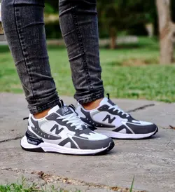 حراج ویژه این هفته کفش کتونی اسپرت مردانه پسرانه مدل نیوبالانس زیره پیو راحت و سبک رنگ سفید طوسی خاص و زیبا