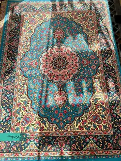 قالیچه با طرح سنتی نقشه گلباران
