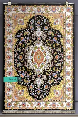 قالیچه با طرح سنتی نقشه نوید بهار