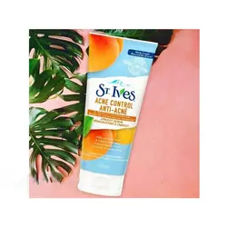 اسکراب ضدآکنه عصاره زردآلو سنت‌ایوز (ST.Ives)