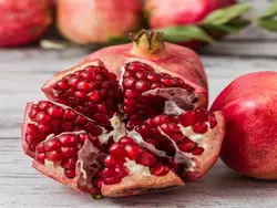 سرم مرطوب کننده و جوانساز صورت سلطانا رز عصاره انار sul tana rose