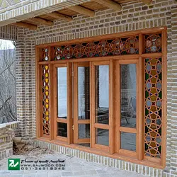 پنجره سنتی چوبی اُرُسی شیشه رنگی صنایع چوب ساج مدل W202 | پنجره ارسی گره چینی مشبک