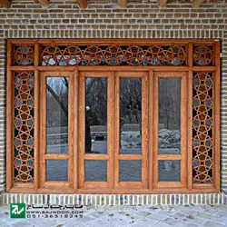 پنجره سنتی چوبی اُرُسی شیشه رنگی صنایع چوب ساج مدل W202 | پنجره ارسی گره چینی مشبک