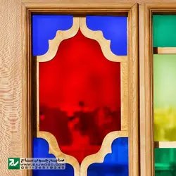 پنجره سنتی قواره بری اُرُسی چوبی با شیشه های رنگی صنایع چوب ساج مدل W204 |