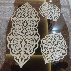 رومیزی رانر بیضی اکلیلی چرمی سه تکه مدل رومی طلایی و نقره‌ای