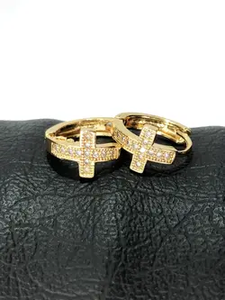 گوشواره حلقه ای نگین دار طرح صلیب