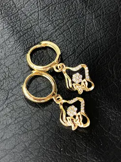 گوشواره حلقه ای طرح پروانه و گل نگین دار