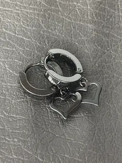 گوشواره حلقه ای طرح قلب مشکی