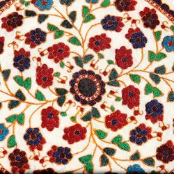 رومیزی پته دوزی گرد شکوفه