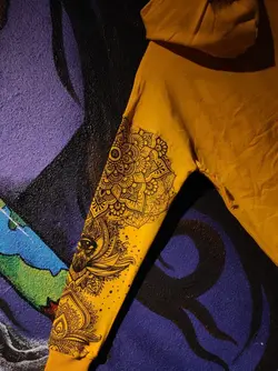 هودی نیم  رخ شیر