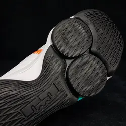 NIKE LEBRON WITNESS 5