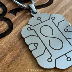 گردنبند طرح تراشه A.L.I.E