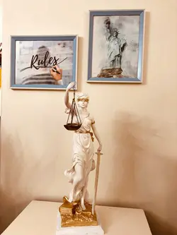 تابلو فرشته آزادی مناسب دفتر وکالت