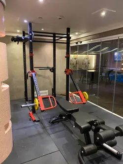 دستگاه بدنسازی خانگی وزنه آزاد(دستگاه پرس سرشانه و پرس سینه نشسته خانگی)