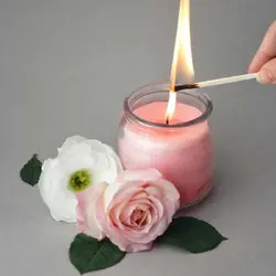 شمع معطر جار متوسط کیک توت فرنگی