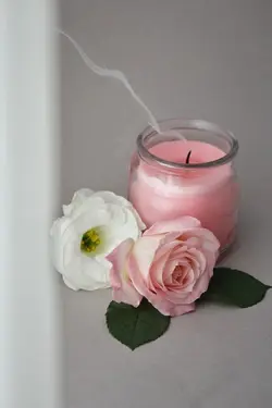 شمع معطر جار متوسط کیک توت فرنگی