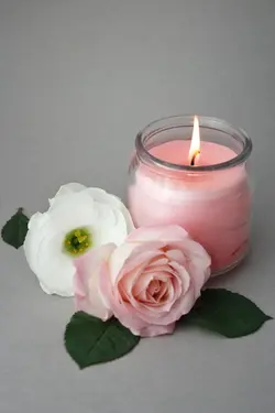 شمع معطر جار متوسط کیک توت فرنگی