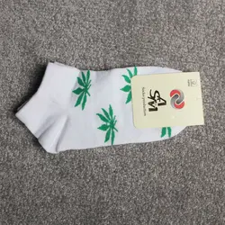 جوراب طرح دار سفید برگ سبز