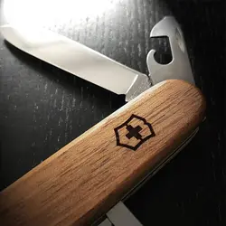 چاقو سفری ویکتورینوکس مدل Evo Wood 10