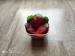 پاستیل توت فرنگی بزرگ هاریبو 100 گرمی - شهر گیلاس | فروشگاه تخصصی پاستیل و شکلات