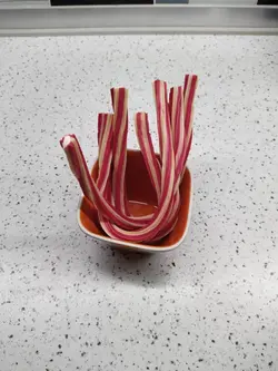 پاستیل مدادی توت فرنگی و خامه صد گرم