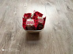 ویفر جانی کراکر قرمز شرکت روشن 100 گرمی - شهر گیلاس | فروشگاه تخصصی پاستیل و شکلات