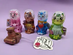 آبنبات چوبی طرح گربه با پودر شربت - شهر گیلاس | فروشگاه تخصصی پاستیل و شکلات