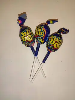 آبنبات چوبی با مغز آدامس بلوبری یک عدد