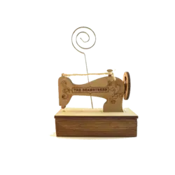 هولدر و نگهدارنده چوبی عکس طرح چرخ خیاطی